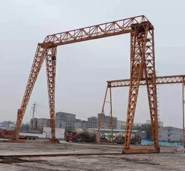 挑選MHGY10噸上包下花葫蘆龍門(mén)吊的時(shí)候應(yīng)該注意什么?怎么選擇龍門(mén)吊