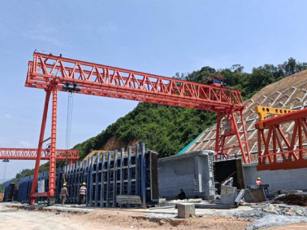 龍門(mén)吊門(mén)式起重機(jī)運(yùn)行過(guò)程中的安全操作規(guī)范有哪些?